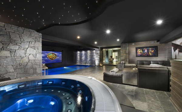 villa in Courchevel : Rent one of the most luxury chalet in Courchevel fully catered. - Photo 3