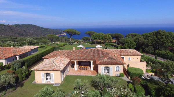 villa in St Tropez : Rent this gorgeous villa in a private and secured domain close to the Pampelonne Beaches and St Tropez lifestyle. - Photo 0
