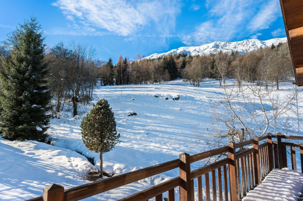 villa in Meribel : Rent this traditional chalet on the slopes for 12 guests in Méribel Le Raffort. - Photo 10