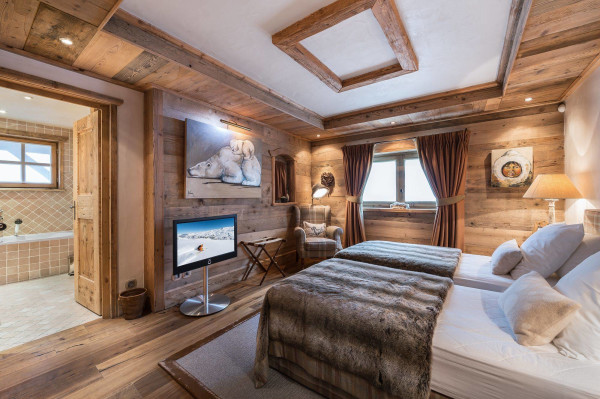 villa in Courchevel : Rent this 6 bedrooms chalet located in the Domain de Bllecôte  in Courchevel 1850. - Photo 8