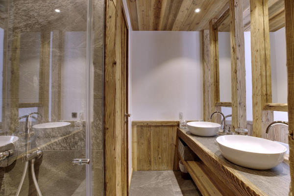 villa in Val d'Isere : Rent this 4 bedrooms chalet located in 'Le Fornet' with a sauna and jacuzzi. - Photo 12