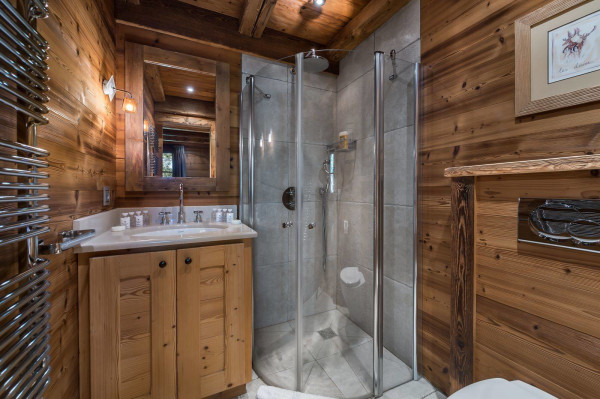villa in Courchevel : Rent this nearby center of the resort and slopes in Courchevel Village. - Photo 9