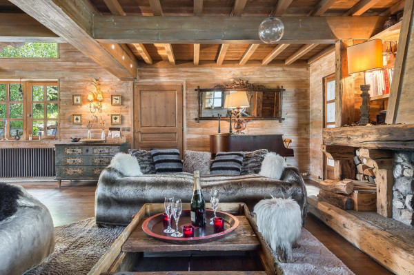 villa in Courchevel : Rent this chalet located in the private hamlet of Les Brigues, only 20 meters from the slopes. - Photo 4