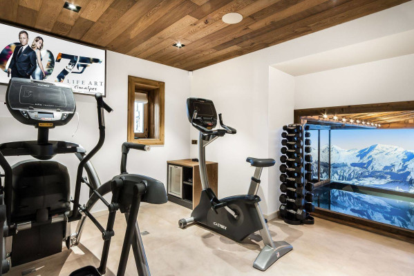 villa in Courchevel : Rent this contemporary and traditional chalet in Courchevel Village for 14 guests. - Photo 18