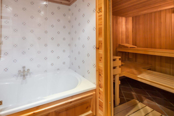 villa in Courchevel : Rent this typical savoyard, ski in ski out chalet in Courchevel Belvedere. - Photo 13