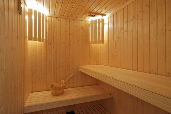 villa in Courchevel : Rent this authentic family Savoyard chalet in Les Chenus. - Photo 14