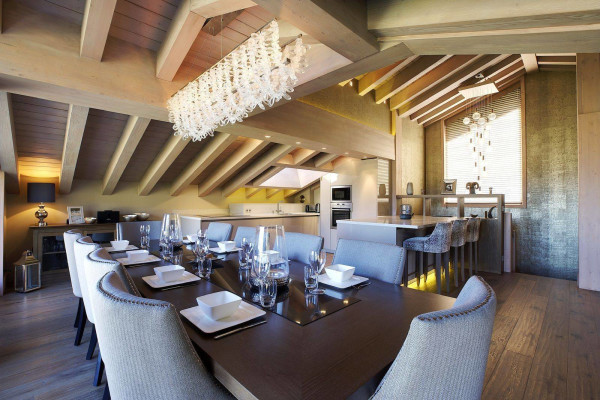 villa in Courchevel : Rent this 4 bedroom chalet in a well-known quiet place in Courchevel Moriond. - Photo 2