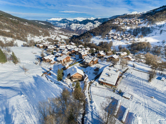 villa in Meribel : Rent this traditional chalet on the slopes for 12 guests in Méribel Le Raffort. - Photo 9