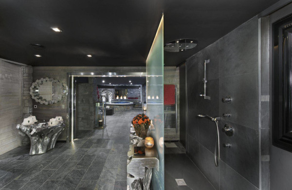 villa in Courchevel : Rent one of the most luxury chalet in Courchevel fully catered. - Photo 14