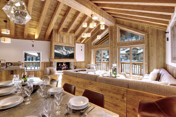 villa in Val d'Isere : Rent this 4 bedrooms chalet located in 'Le Fornet' with a sauna and jacuzzi. - Photo 2