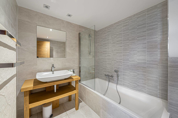 villa in Meribel : Rent this new built chalet in the Plateau of Méribel with a gorgeous view for 12 guests. - Photo 20