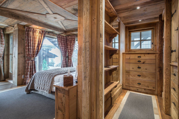 villa in Courchevel : Rent this 6 bedrooms chalet located in the Domain de Bllecôte  in Courchevel 1850. - Photo 4