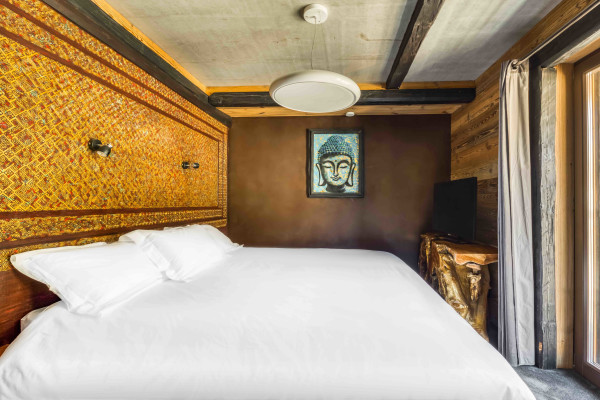 villa in Tignes : Rent this Indonesian decorated chalet walking distance to the lift in Tignes Brevieres - Photo 7