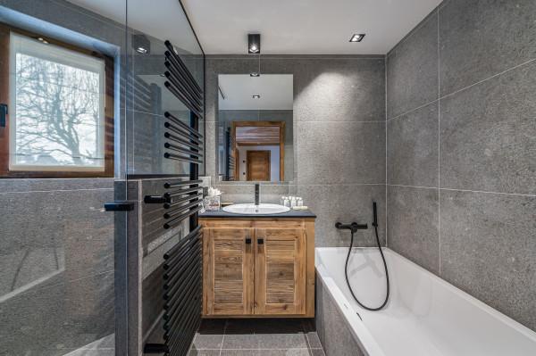 villa in Courchevel : Rent this chalet built in 2019 with all the amenities you may need for a lovely stay. - Photo 11
