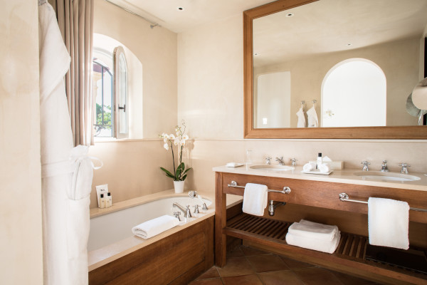 villa in St Tropez : Rent this extraordinary property  nestled in a private and secured domain close to St Tropez. - Photo 11