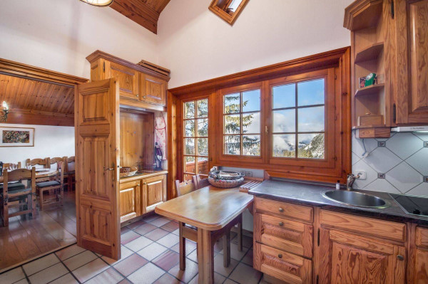 villa in Courchevel : Rent this typical savoyard, ski in ski out chalet in Courchevel Belvedere. - Photo 5
