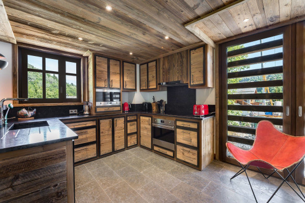 villa in Meribel : Rent this Warm and Cozy chalet in the Hamlet of Le Raffort for 12 guests. - Photo 6