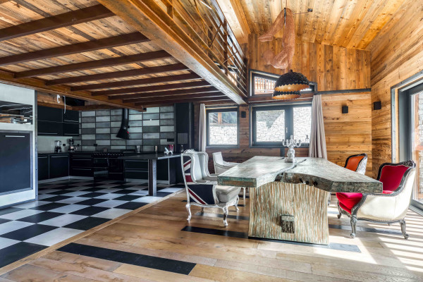 villa in Tignes : Rent this unique chalet for 8 guests located a short walk from the lift. - Photo 3