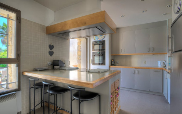 villa in Cannes : Rent this Modern property with a stunning view which can accommodate up to 10 guests. - Photo 4