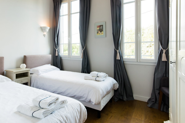 villa in Cannes : Rent this renovated villa in the quiet area of La Croix des Gardes,  can accommodate up 8 guests. - Photo 15
