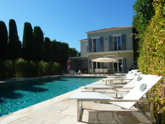 villa in Cap d'Antibes : Rent this cozy lovely property on the Cap d'Antibes at walking distance to ' The Group Beaches' for 8 guests. - Photo 1