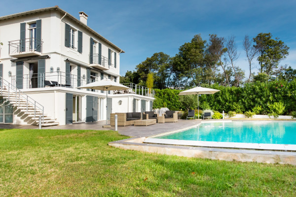 villa in Cannes : Rent this renovated villa in the quiet area of La Croix des Gardes,  can accommodate up 8 guests. - Photo 27