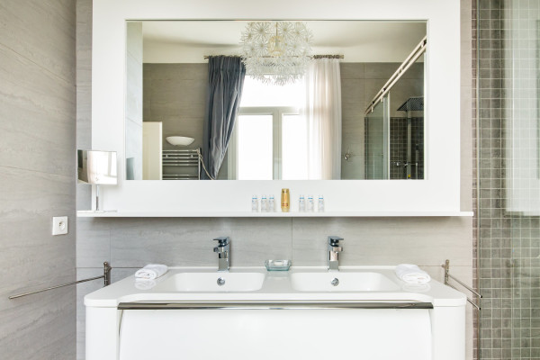 villa in Cannes : Rent this renovated villa in the quiet area of La Croix des Gardes,  can accommodate up 8 guests. - Photo 22
