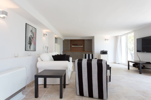 villa in Cannes : Rent this renovated villa in the quiet area of La Croix des Gardes,  can accommodate up 8 guests. - Photo 26