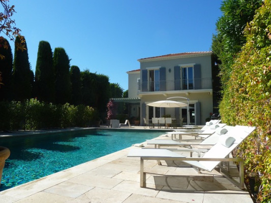 villa in Cap d'Antibes : Rent this cozy lovely property on the Cap d'Antibes at walking distance to ' The Group Beaches' for 8 guests. - Photo 0