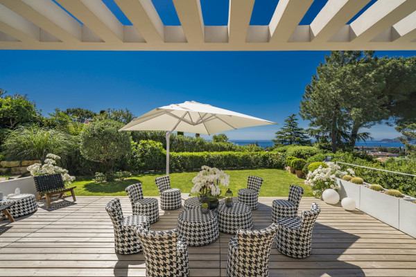 villa in Cannes : Rent this brand new modern villa in Cannes Croix des Gardes with a stuning 180 degree sea view - Photo 41