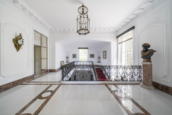 villa in Cap d'Antibes : Rent this exceptional domaine from the 1920's - 9 bedrooms, tennis court, large swimming pool, fitness room. - Photo 25
