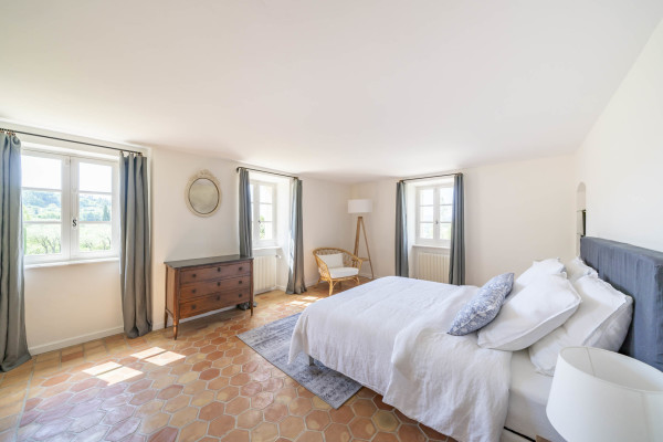 villa in Grasse : Rent this 8 bedrooms provencal villa between Valbonne and Grasse, perfect for family holidays. - Photo 17