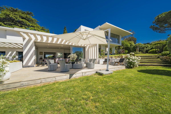 villa in Cannes : Rent this brand new modern villa in Cannes Croix des Gardes with a stuning 180 degree sea view - Photo 42