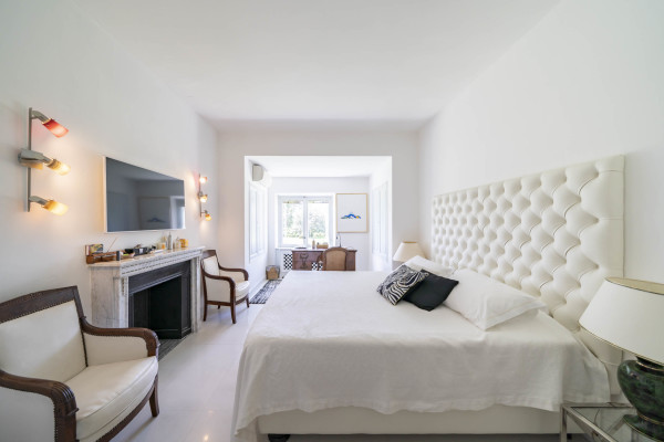 villa in Cap d'Antibes : Rent this exceptional domaine from the 1920's - 9 bedrooms, tennis court, large swimming pool, fitness room. - Photo 21