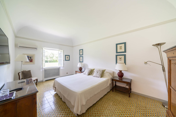 villa in Cap d'Antibes : Rent this exceptional domaine from the 1920's - 9 bedrooms, tennis court, large swimming pool, fitness room. - Photo 34