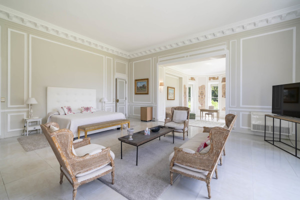 villa in Cap d'Antibes : Rent this exceptional domaine from the 1920's - 9 bedrooms, tennis court, large swimming pool, fitness room. - Photo 11