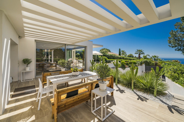 villa in Cannes : Rent this brand new modern villa in Cannes Croix des Gardes with a stuning 180 degree sea view - Photo 4