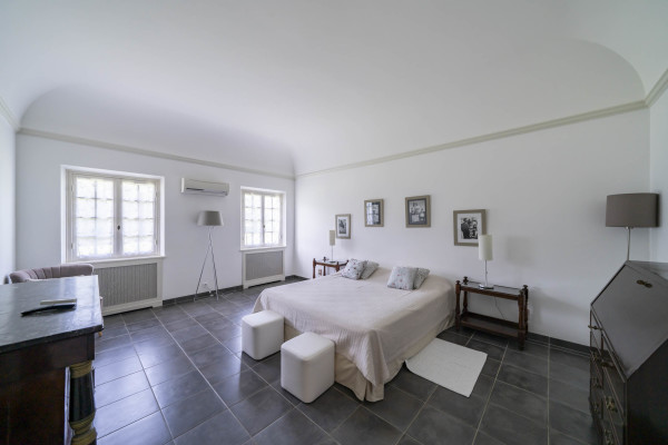 villa in Cap d'Antibes : Rent this exceptional domaine from the 1920's - 9 bedrooms, tennis court, large swimming pool, fitness room. - Photo 36