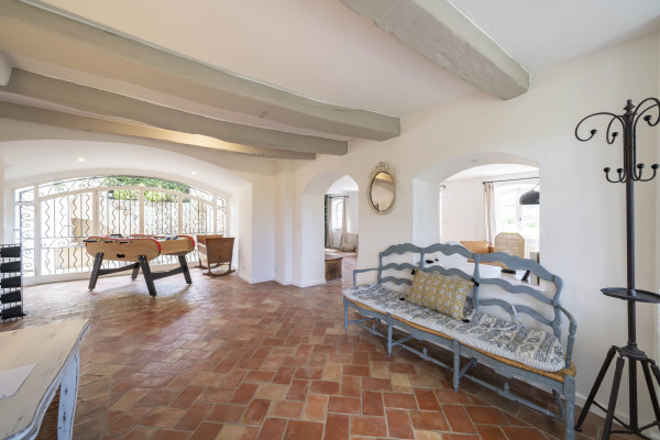 villa in Grasse : Rent this 8 bedrooms provencal villa between Valbonne and Grasse, perfect for family holidays. - Photo 6