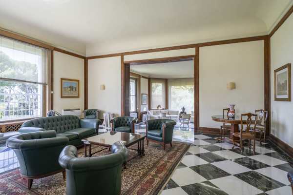 villa in Cap d'Antibes : Rent this exceptional domaine from the 1920's - 9 bedrooms, tennis court, large swimming pool, fitness room. - Photo 7