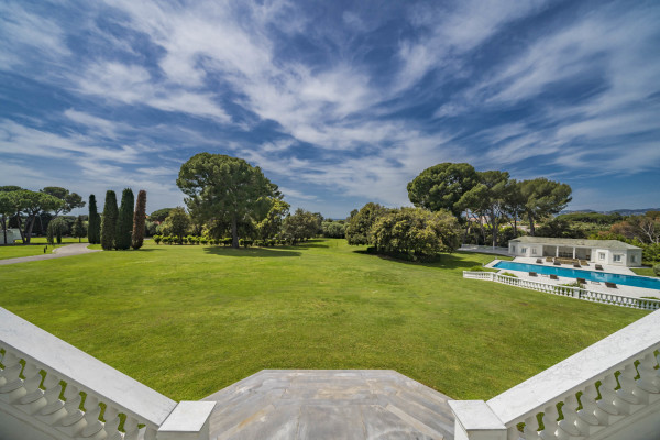 villa in Cap d'Antibes : Rent this exceptional domaine from the 1920's - 9 bedrooms, tennis court, large swimming pool, fitness room. - Photo 41