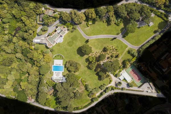 villa in Cap d'Antibes : Rent this exceptional domaine from the 1920's - 9 bedrooms, tennis court, large swimming pool, fitness room. - Photo 42