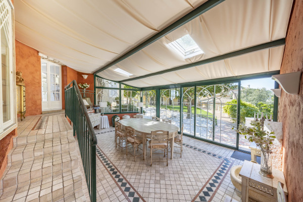villa in Cannes : Rent this 8 bedrooms with an amazing view of  the Cap d'Antibes and Golfe Juan bay. - Photo 19