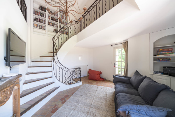 villa in Grasse : Rent this 8 bedrooms provencal villa between Valbonne and Grasse, perfect for family holidays. - Photo 18