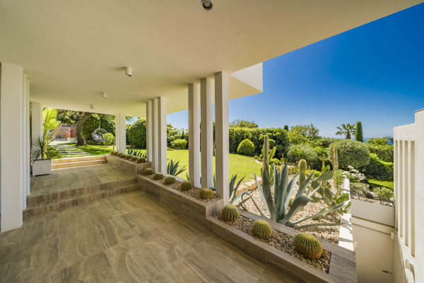 villa in Cannes : Rent this brand new modern villa in Cannes Croix des Gardes with a stuning 180 degree sea view - Photo 44