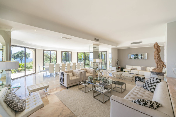 villa in Cannes : Rent this 8 bedrooms with an amazing view of  the Cap d'Antibes and Golfe Juan bay. - Photo 10