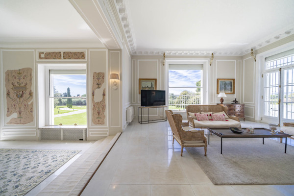 villa in Cap d'Antibes : Rent this exceptional domaine from the 1920's - 9 bedrooms, tennis court, large swimming pool, fitness room. - Photo 13