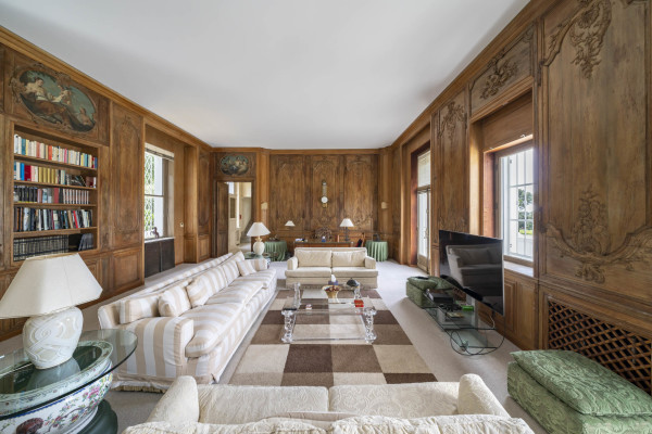 villa in Cap d'Antibes : Rent this exceptional domaine from the 1920's - 9 bedrooms, tennis court, large swimming pool, fitness room. - Photo 5