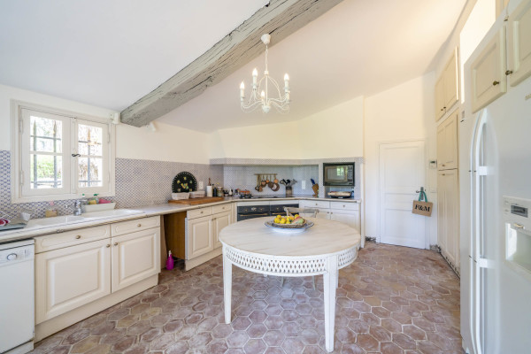 villa in Grasse : Rent this 8 bedrooms provencal villa between Valbonne and Grasse, perfect for family holidays. - Photo 10