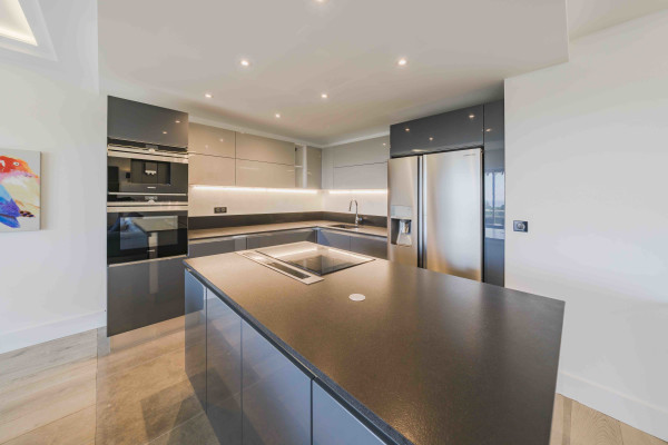 apartment in Cannes : Rent beautiful contemporary 3 bedroom apartment - Photo 9